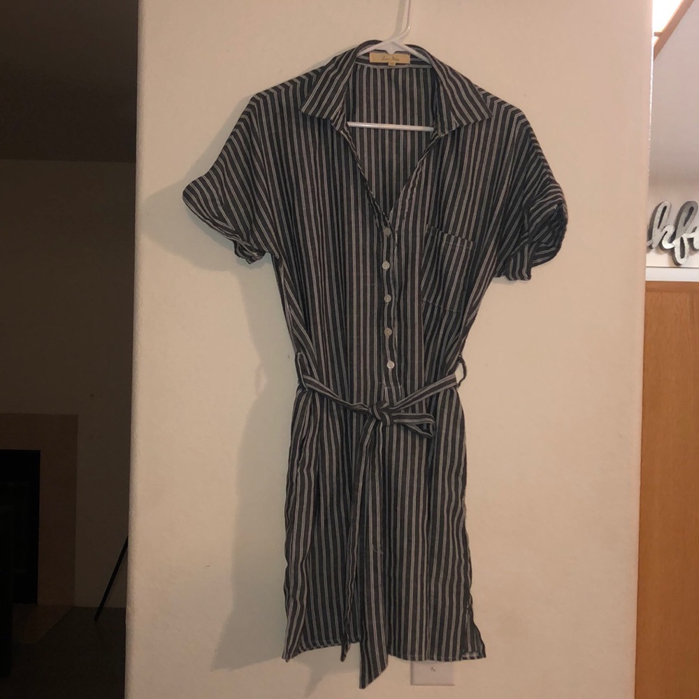 Button-up T-shirt dress with tie